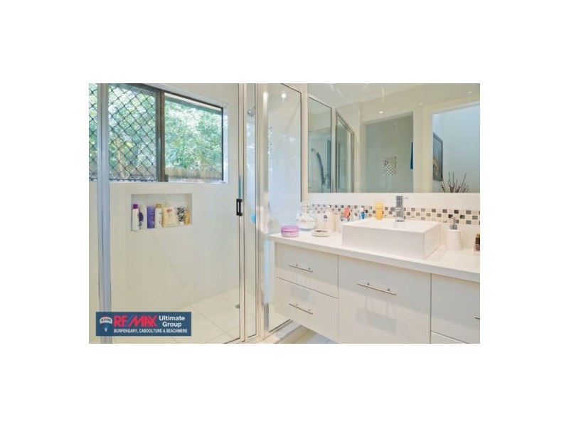 9 Arvon Avenue, Beachmere QLD 4510