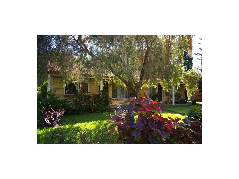 2/64 Coronation Avenue, Beachmere QLD 4510