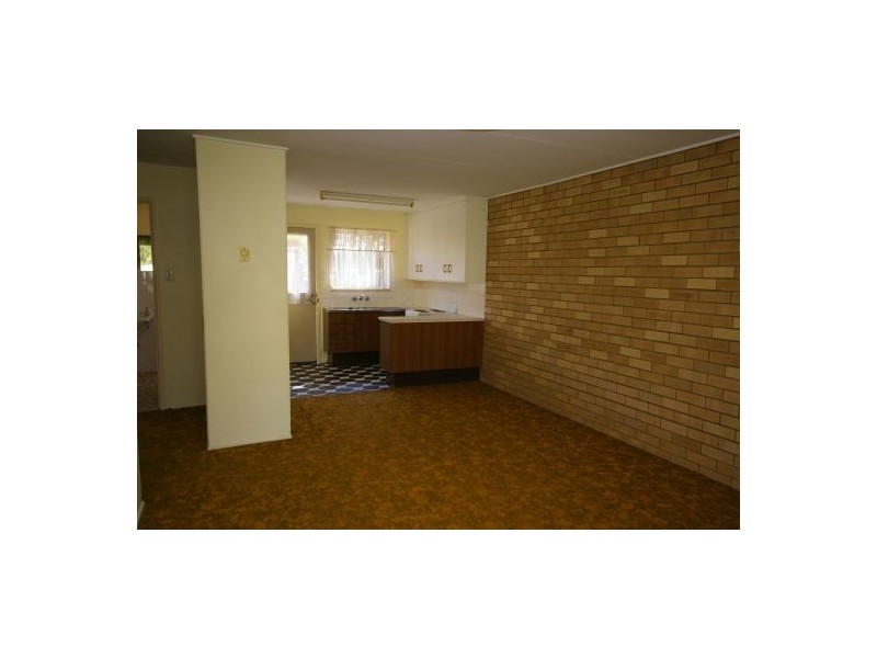 2/64 Coronation Avenue, Beachmere QLD 4510