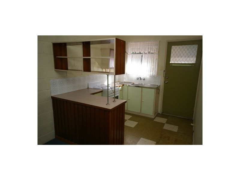 2/64 Coronation Avenue, Beachmere QLD 4510