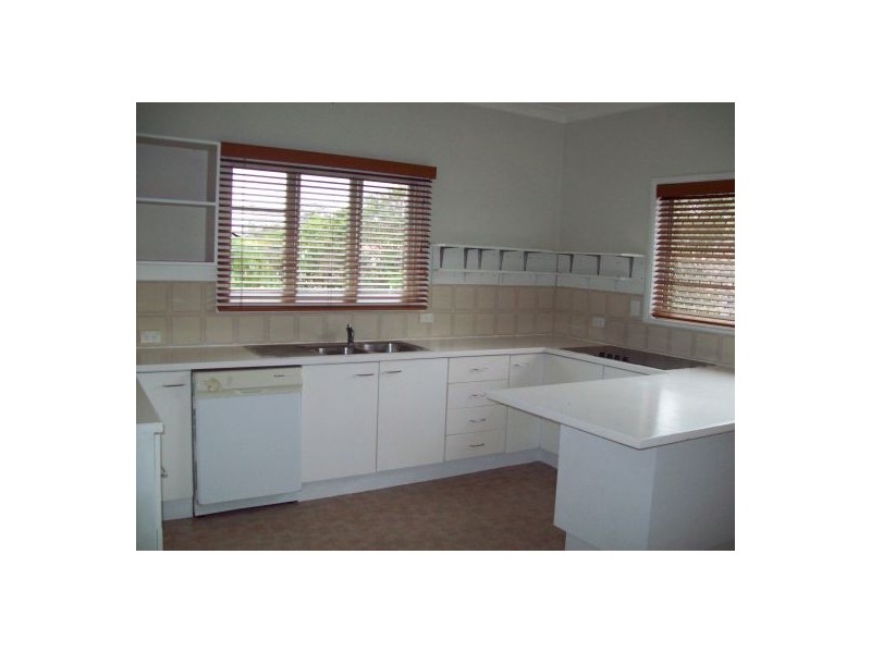 13 Dwyer Street, Beachmere QLD 4510