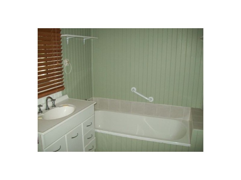 13 Dwyer Street, Beachmere QLD 4510