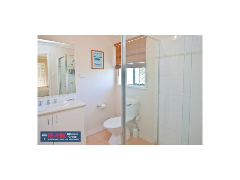 6 Weeroona Ave, Beachmere QLD 4510