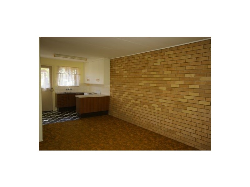 2/62 Coronation Avenue, Beachmere QLD 4510