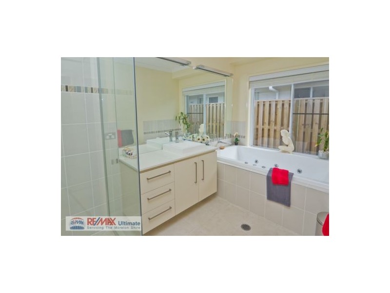 6 Robusta Court, Banksia Beach QLD 4507