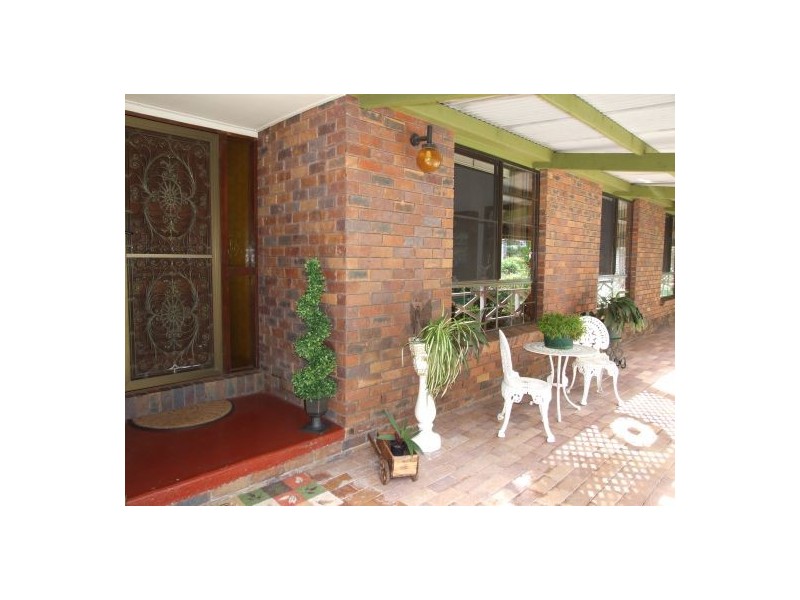 8 Aylward Rd, Ningi QLD 4511