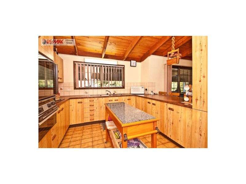 8 Aylward Rd, Ningi QLD 4511