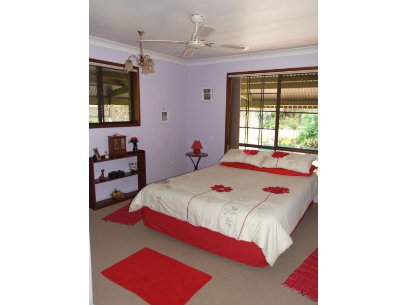 8 Aylward Rd, Ningi QLD 4511