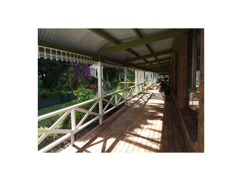 8 Aylward Rd, Ningi QLD 4511