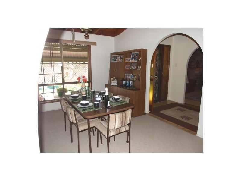 8 Aylward Rd, Ningi QLD 4511