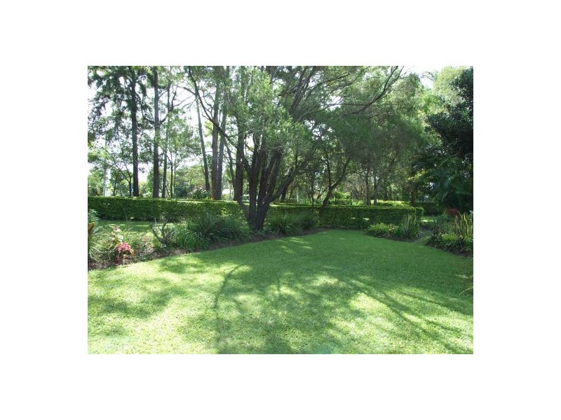 8 Aylward Rd, Ningi QLD 4511