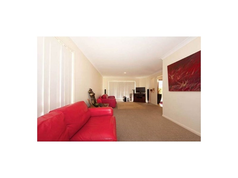 20 Tallow Street, Sandstone Point QLD 4511