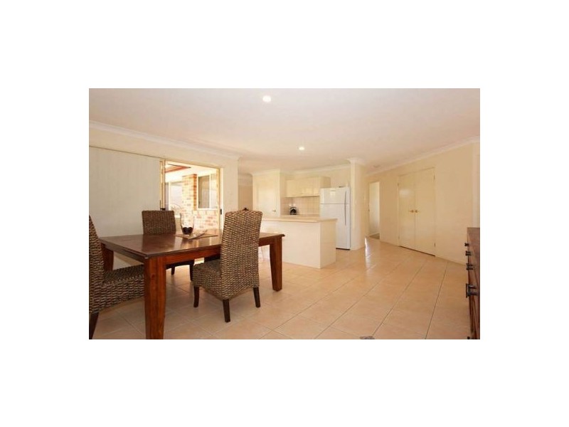 20 Tallow Street, Sandstone Point QLD 4511