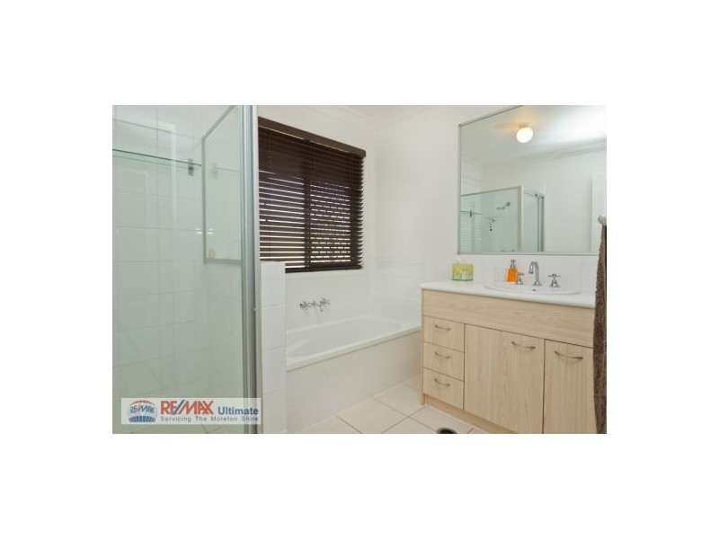 27 Hollywood Avenue, Bellmere QLD 4510