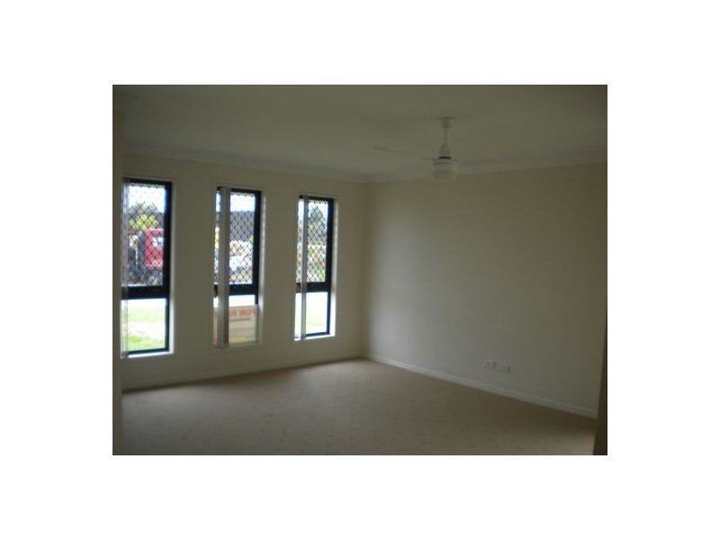 37 Severn Crescent, North Lakes QLD 4509