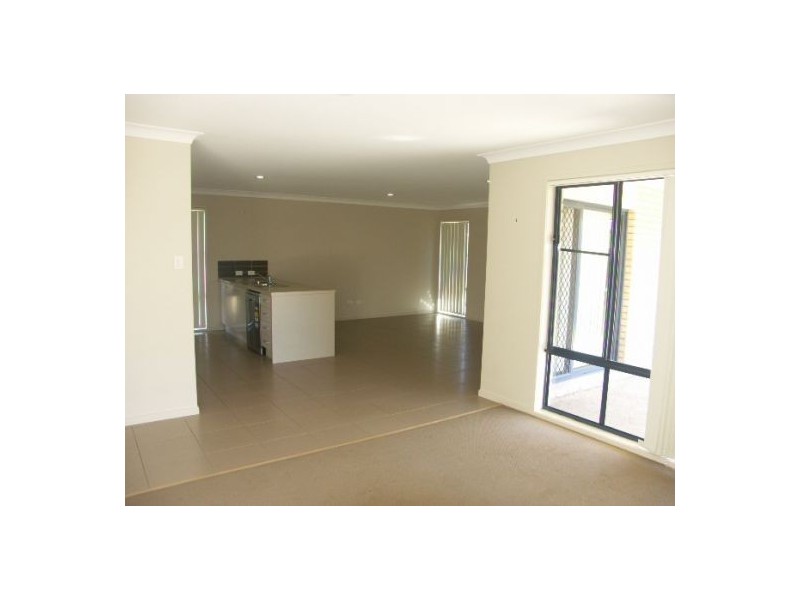 8 Redcedar Place, Morayfield QLD 4506