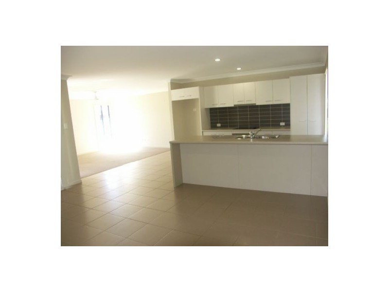 8 Redcedar Place, Morayfield QLD 4506