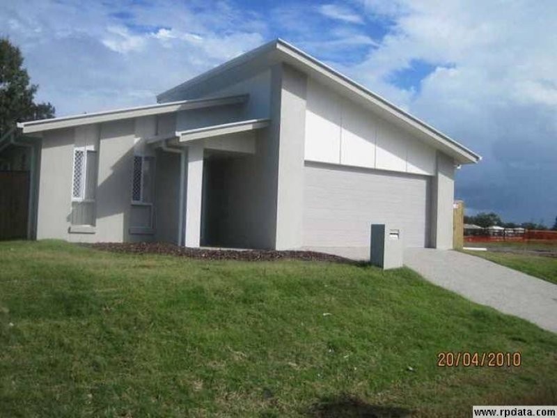 17 Adam Street, Beachmere QLD 4510