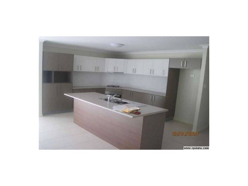 17 Adam Street, Beachmere QLD 4510