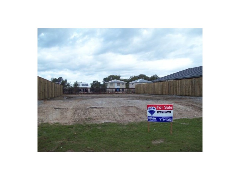 27 Adam Street, Beachmere QLD 4510