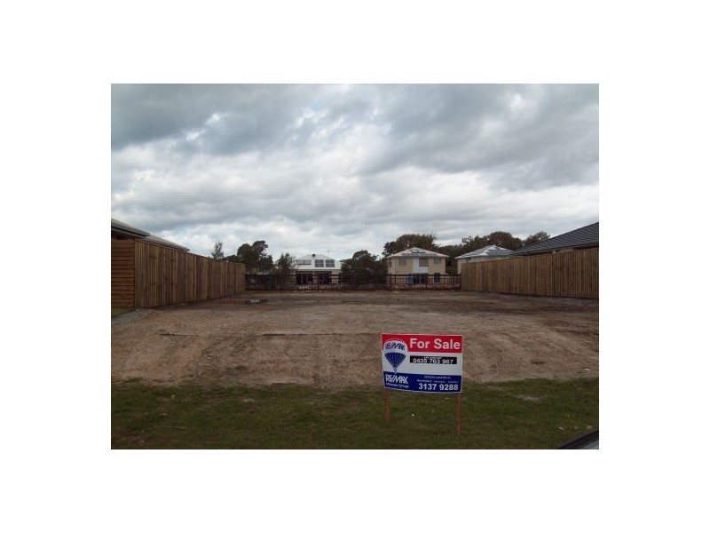 27 Adam Street, Beachmere QLD 4510