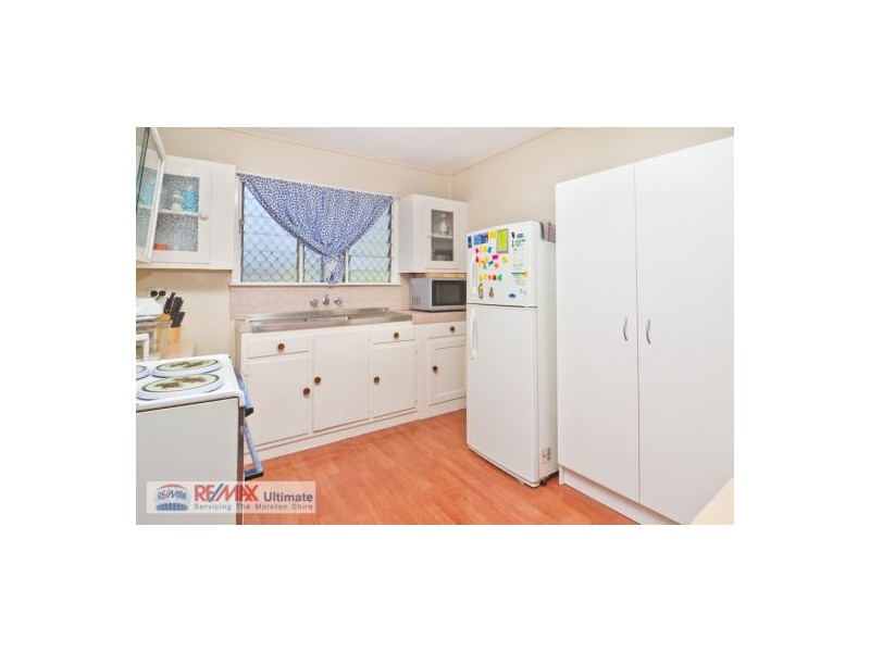 15 Amies Street, Beachmere QLD 4510