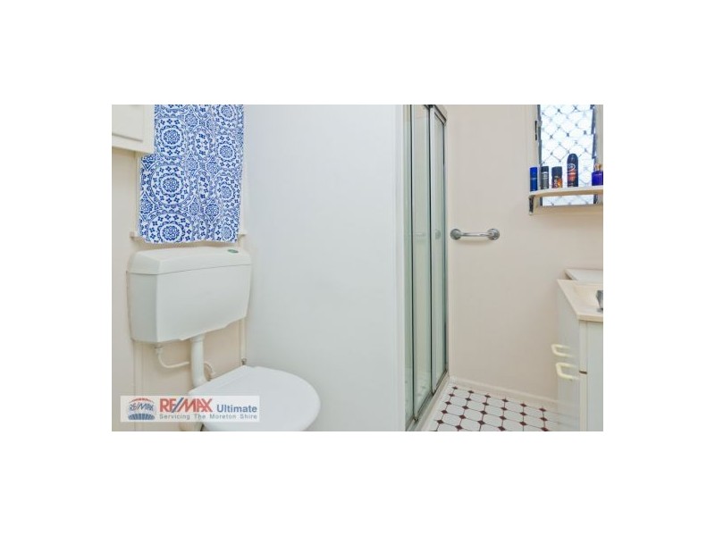 15 Amies Street, Beachmere QLD 4510