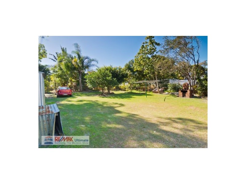 15 Amies Street, Beachmere QLD 4510