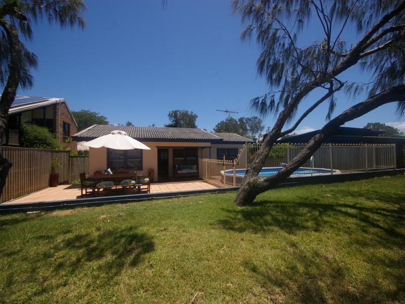 113 Biggs Ave, Beachmere QLD 4510