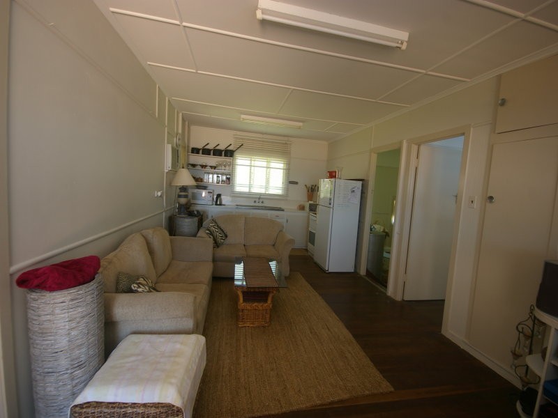 113 Biggs Ave, Beachmere QLD 4510