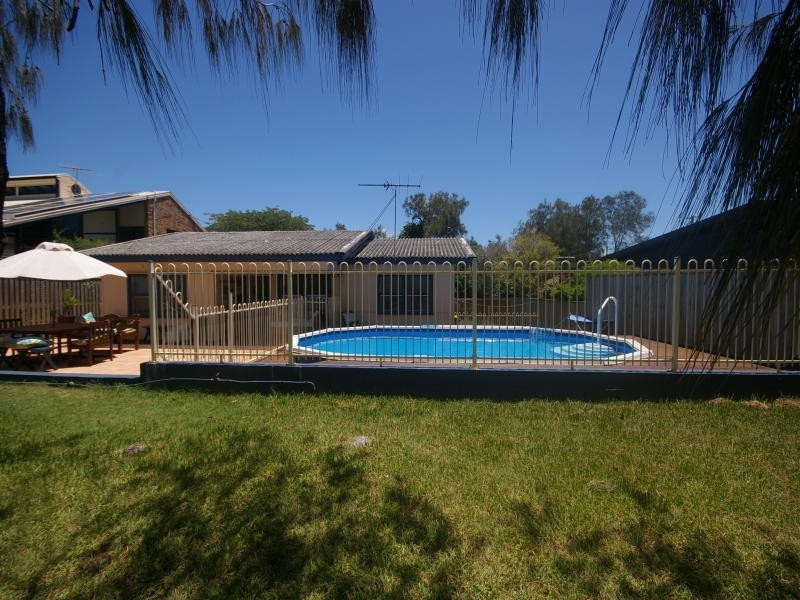 113 Biggs Ave, Beachmere QLD 4510