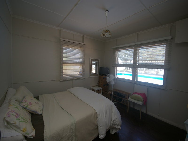 113 Biggs Ave, Beachmere QLD 4510