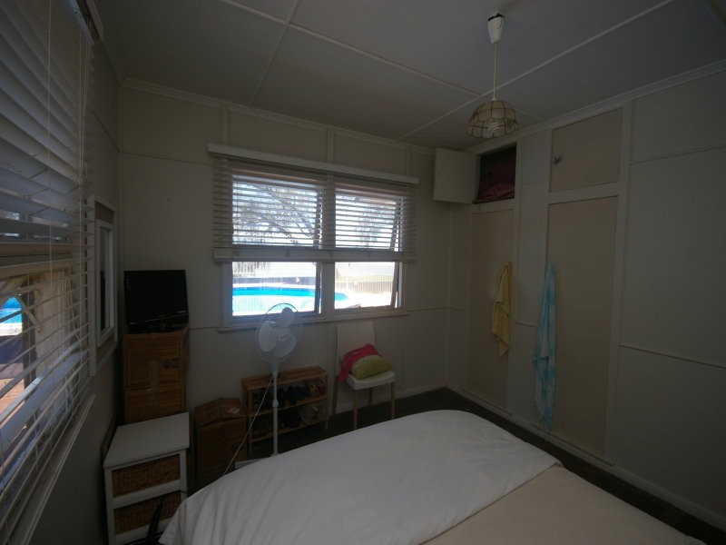 113 Biggs Ave, Beachmere QLD 4510