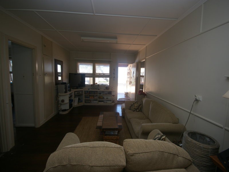 113 Biggs Ave, Beachmere QLD 4510