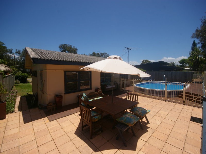 113 Biggs Ave, Beachmere QLD 4510