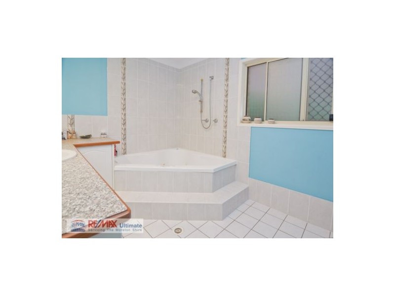 124 Hall  Rd, Elimbah QLD 4516