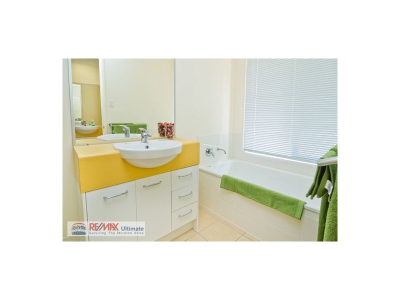 302 Nairn Rd, Morayfield QLD 4506