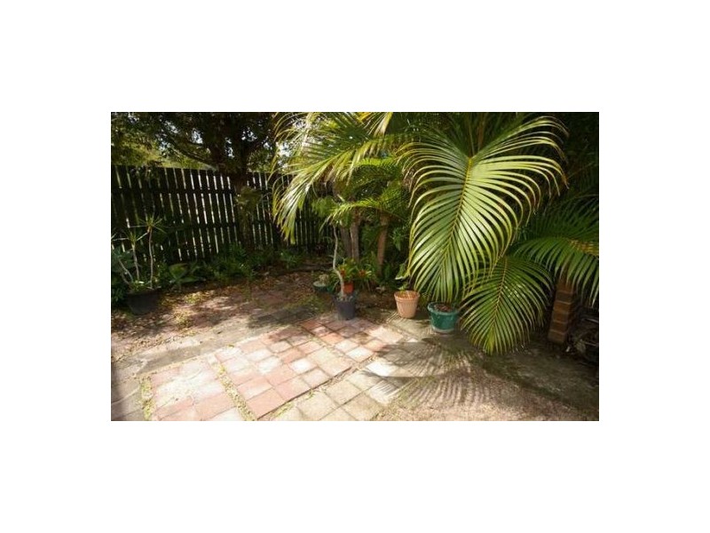 20 Sandpiper Street, Beachmere QLD 4510