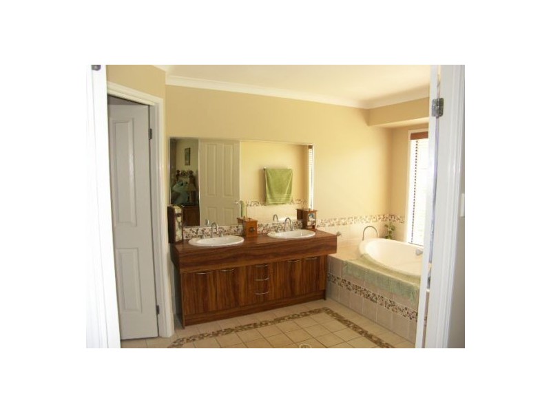 11-13 Eureka Crt, Wamuran QLD 4512