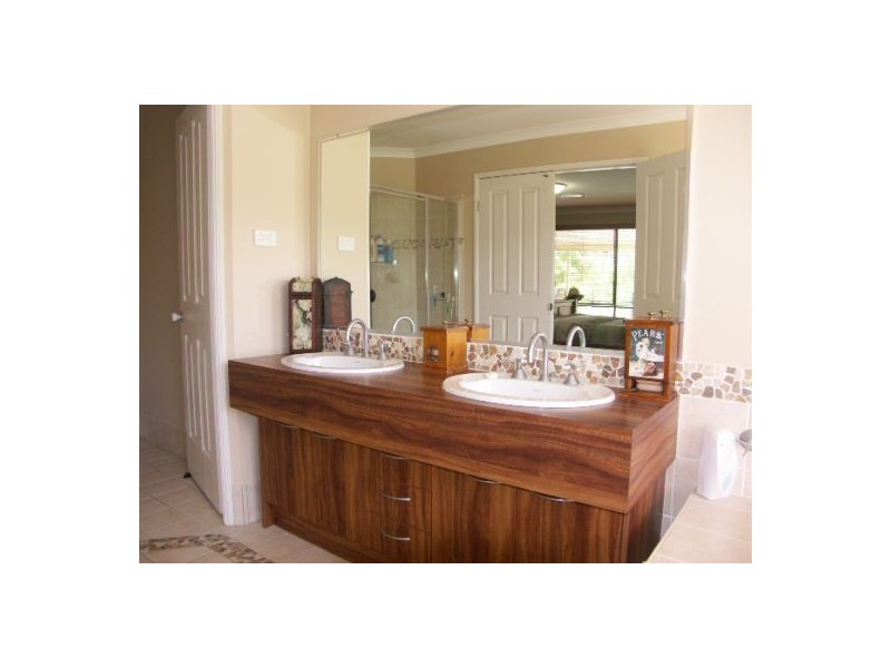 11-13 Eureka Crt, Wamuran QLD 4512