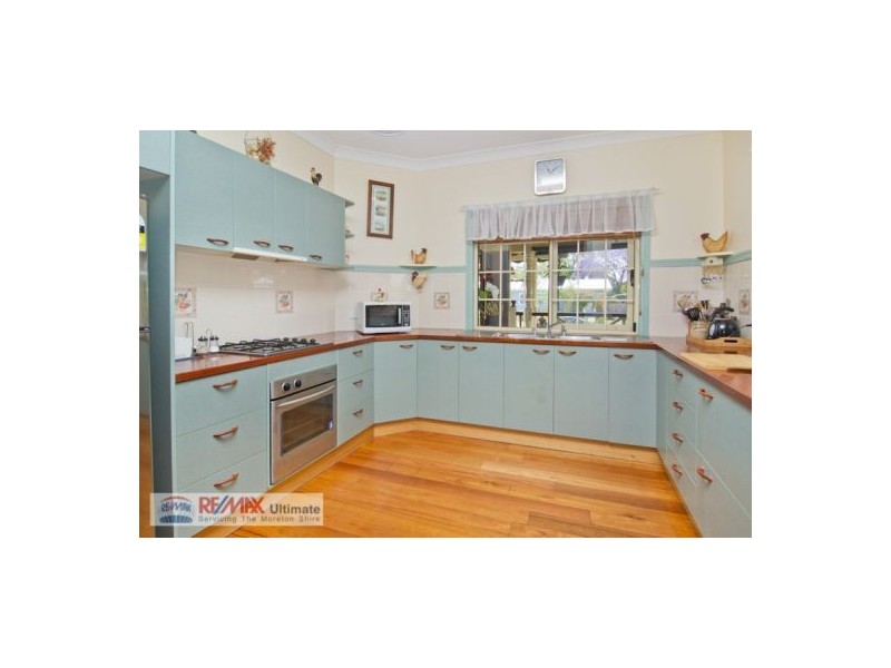 6 Elizabeth  St, Beachmere QLD 4510