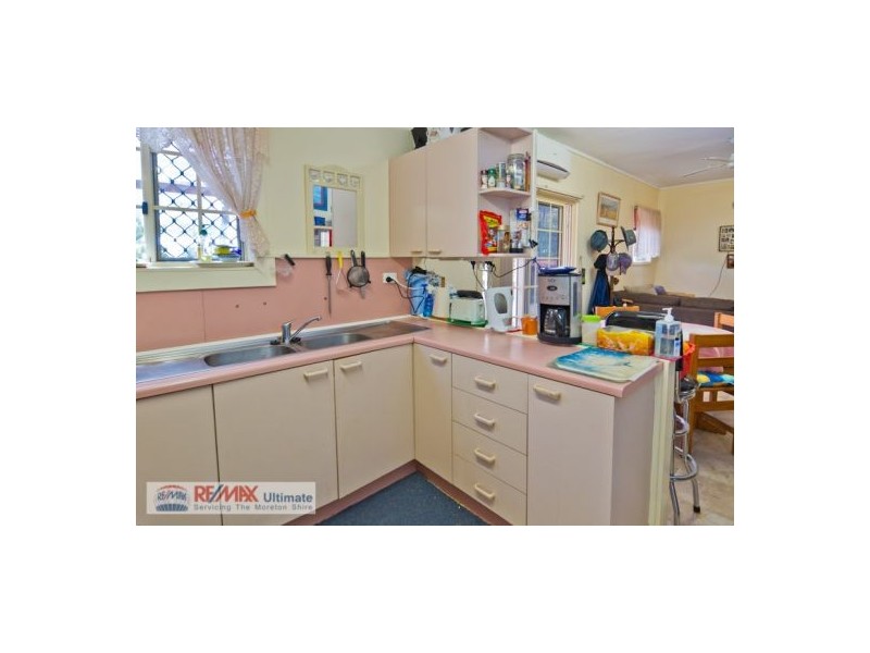 6 Elizabeth  St, Beachmere QLD 4510