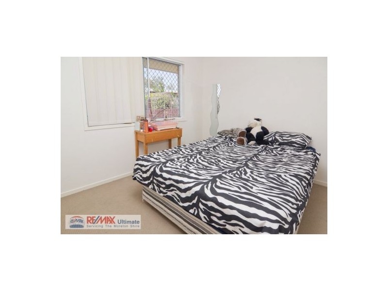 10 Adam Street, Beachmere QLD 4510