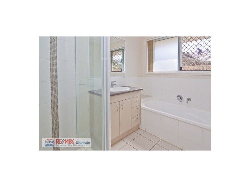 10 Adam Street, Beachmere QLD 4510