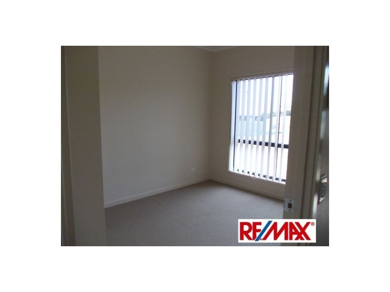 1/4 Player Street, North Lakes QLD 4509