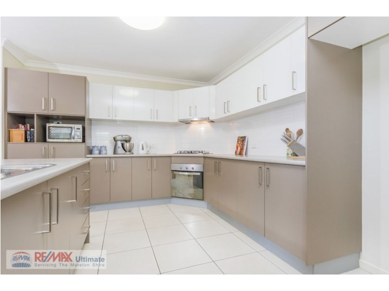 17 Adam Street, Beachmere QLD 4510