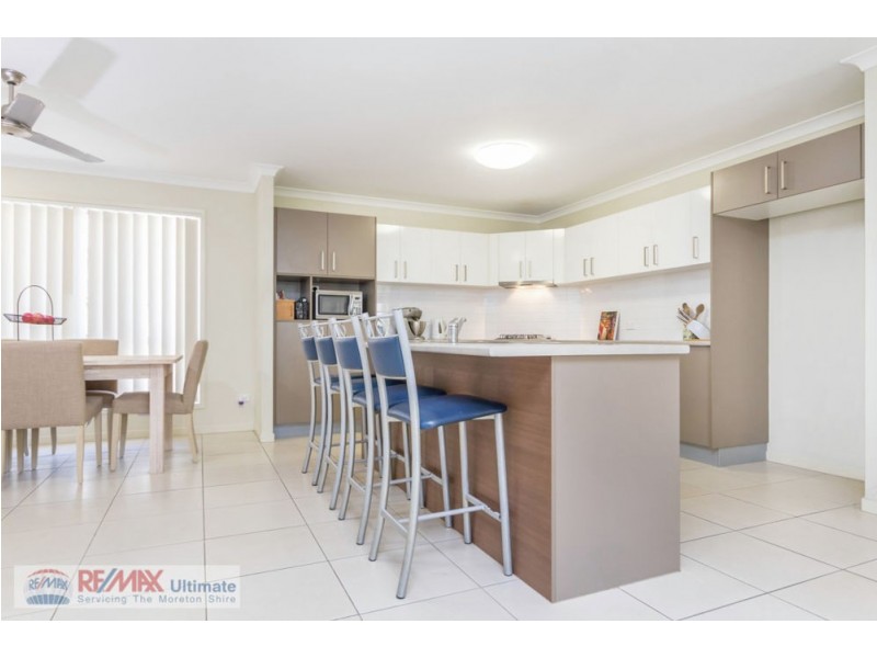 17 Adam Street, Beachmere QLD 4510