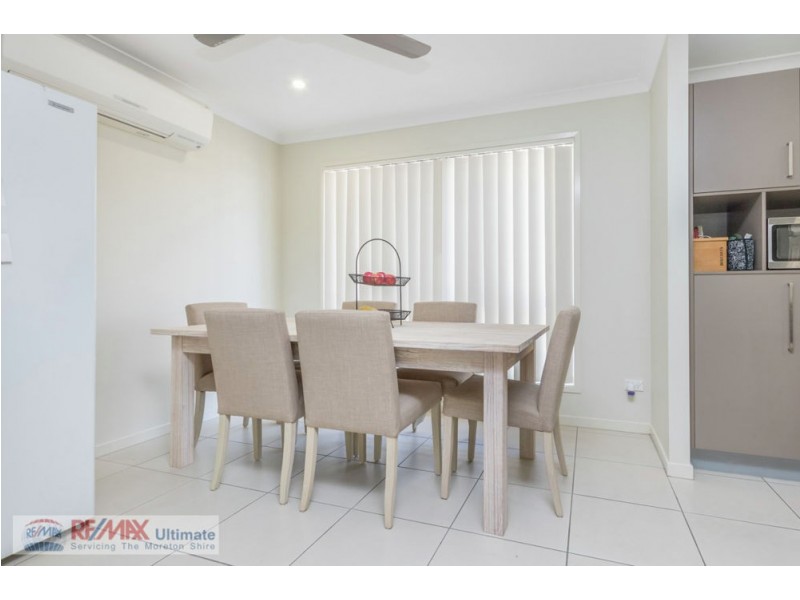 17 Adam Street, Beachmere QLD 4510