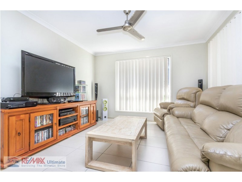 17 Adam Street, Beachmere QLD 4510