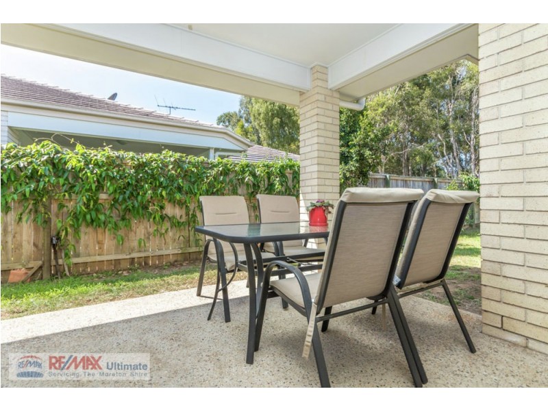 17 Adam Street, Beachmere QLD 4510